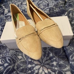 Women’s pointy toe loafers. Color: Beige. Size: 6